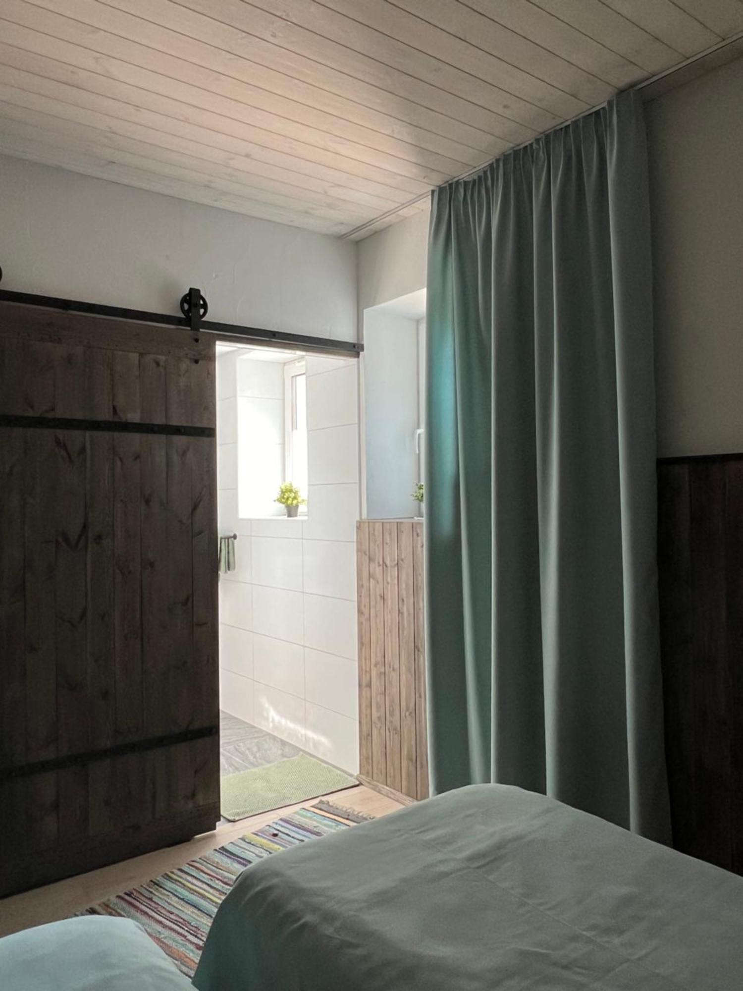 Kihnu Sadama Oeoemaja Guesthouse Lemsi Екстер'єр фото