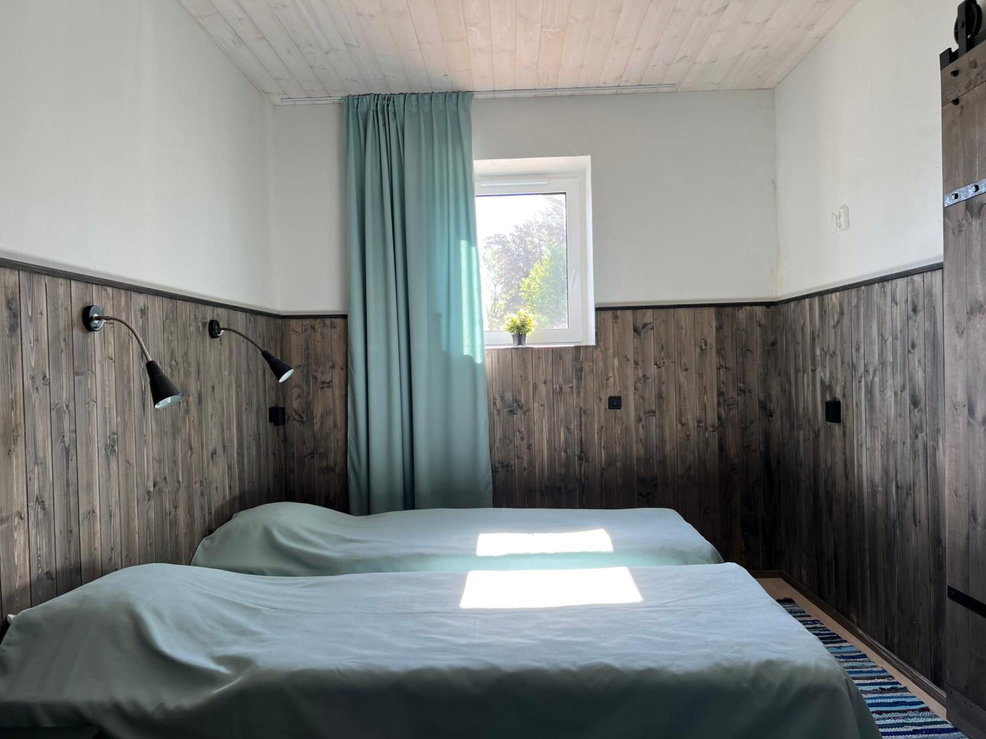 Kihnu Sadama Oeoemaja Guesthouse Lemsi Екстер'єр фото