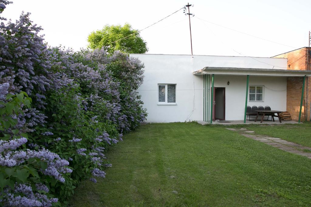 Kihnu Sadama Oeoemaja Guesthouse Lemsi Екстер'єр фото